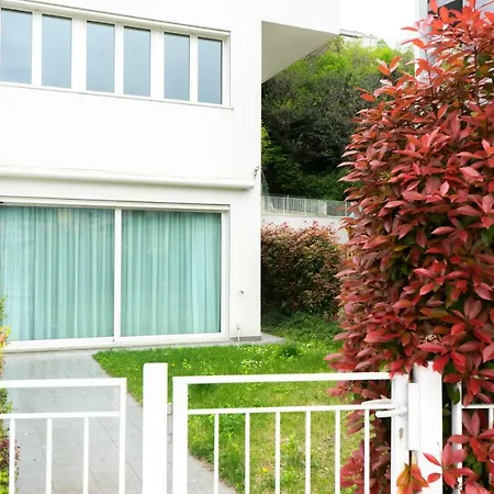 Luxury Villa Olmo Apartment